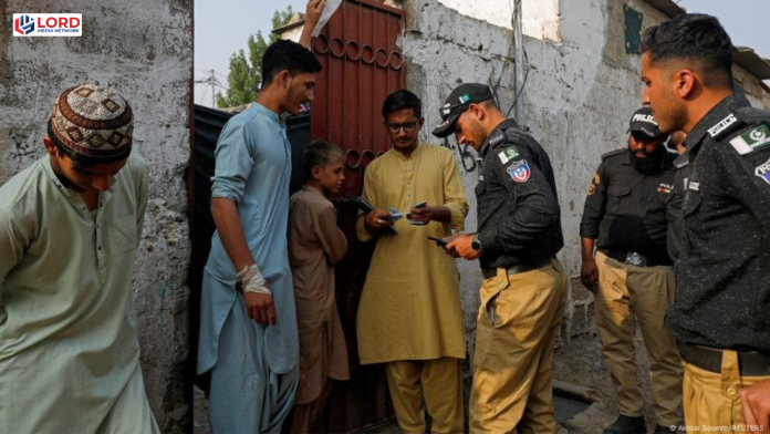 خیبر پختونخوا میں غیر قانونی مقیم افغانوں کے خلاف کریک ڈاؤن