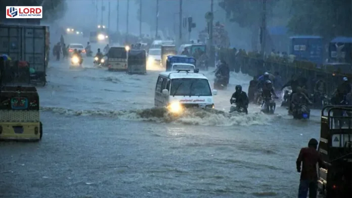 لاہور میں موسلا دھار بارش کے دوران دو حادثات، ایک شخص ہلاک، سات زخمی