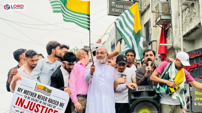 کشمیریوں کے حق میں احتجاج کرنے پر اخوانزادہ اور مشتاق احمد پر مقدمات درج