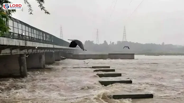 دریائے راوی میں پانی کی سطح بڑھنے پر انتظامیہ الرٹ