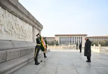 ٹونگا کے بادشاہ کی بیجنگ میں عوامی ہیروز کی یادگار پر حاضری