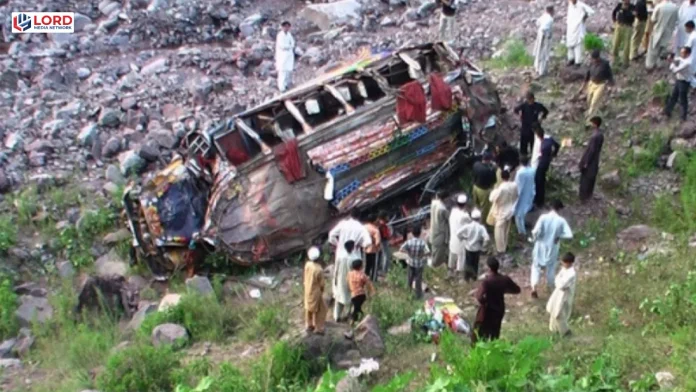 بلوچستان میں باراتیوں کی وین حادثے کا شکار، 1 جاں بحق 18 زخمی