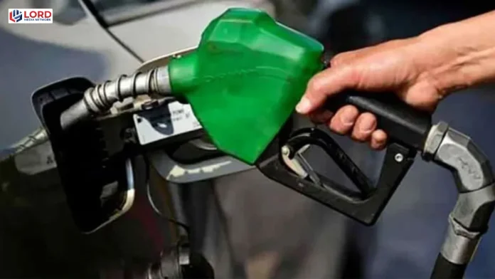پیٹرول کی قیمت میں 118 روپے سے زائد لیوی ٹیکس اور مارجنز شامل