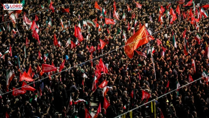 آیت اللہ علی خامنہ ای کی آخری رسومات میں سرخ جھنڈے، انتقام کا پیغام نمایاں