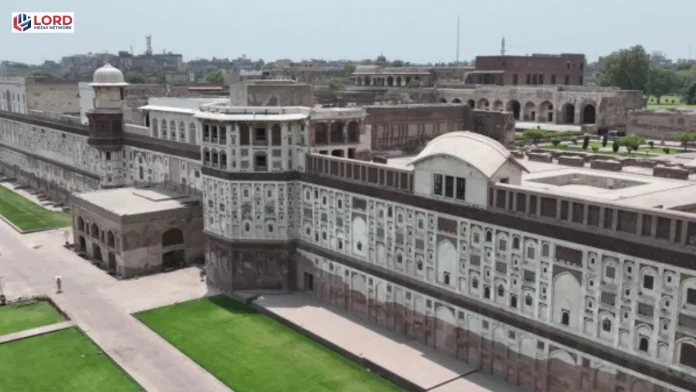 لاہور کی تاریخی پکچر وال کی بحالی مکمل، عوام کے لیے کھول دی گئی