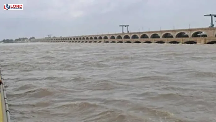 دریائے سندھ میں طوفانی بارشوں کے بعد چشمہ اور جناح بیراج پر طغیانی