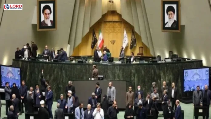 ایران کا آبنائے ہرمز میں دشمن ممالک کے جہازوں پر پابندی کا قانون زیر غور