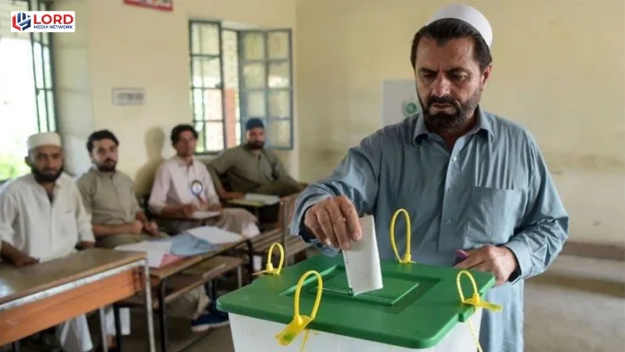 باغ آزاد کشمیر میں پولنگ سے پہلے گن پوائنٹ پر بیلٹ پیپرز چھین لیے گئے