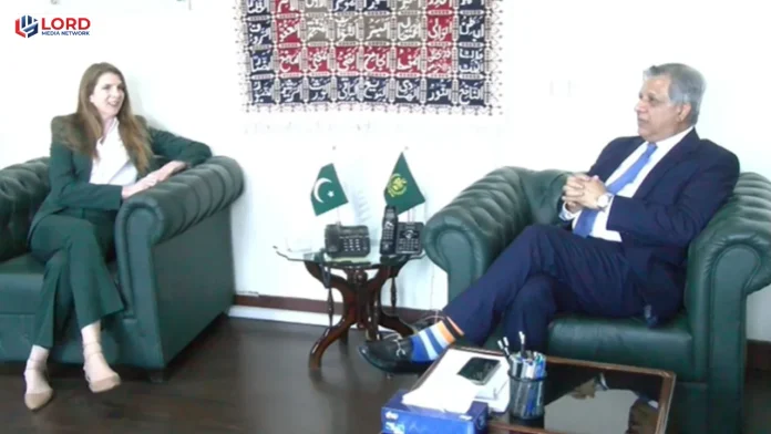 برطانوی ہائی کمشنر کی پاکستانی طلباء کے ویزوں میں تاخیر پر تعاون کی یقین دہانی