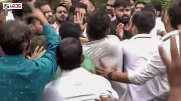راجستھان میں بی جے پی کے کارکنوں کا کاکروچ جنتا پارٹی کے کارکنوں پر بہیمانہ تشدد